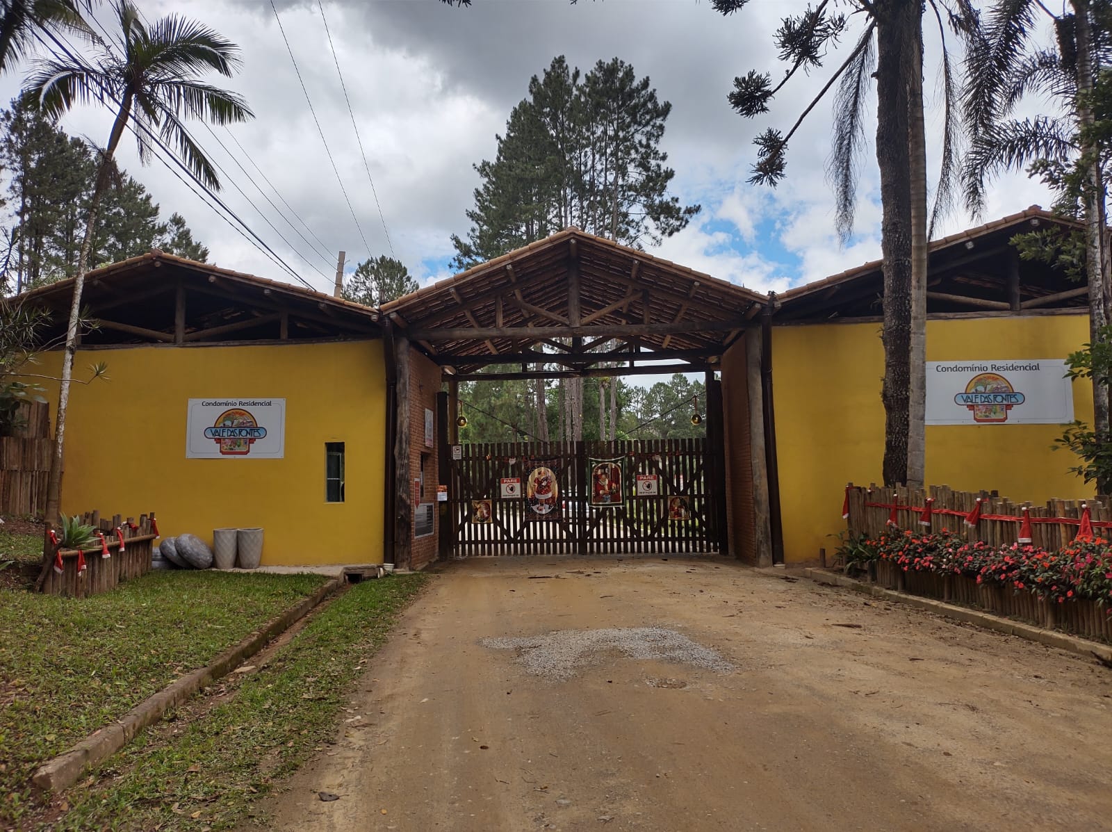 Portão Principal do Condomínio Vale das Fontes